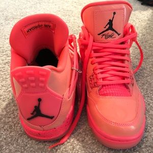 Jordan 4 Women’s Hot Punch Retro